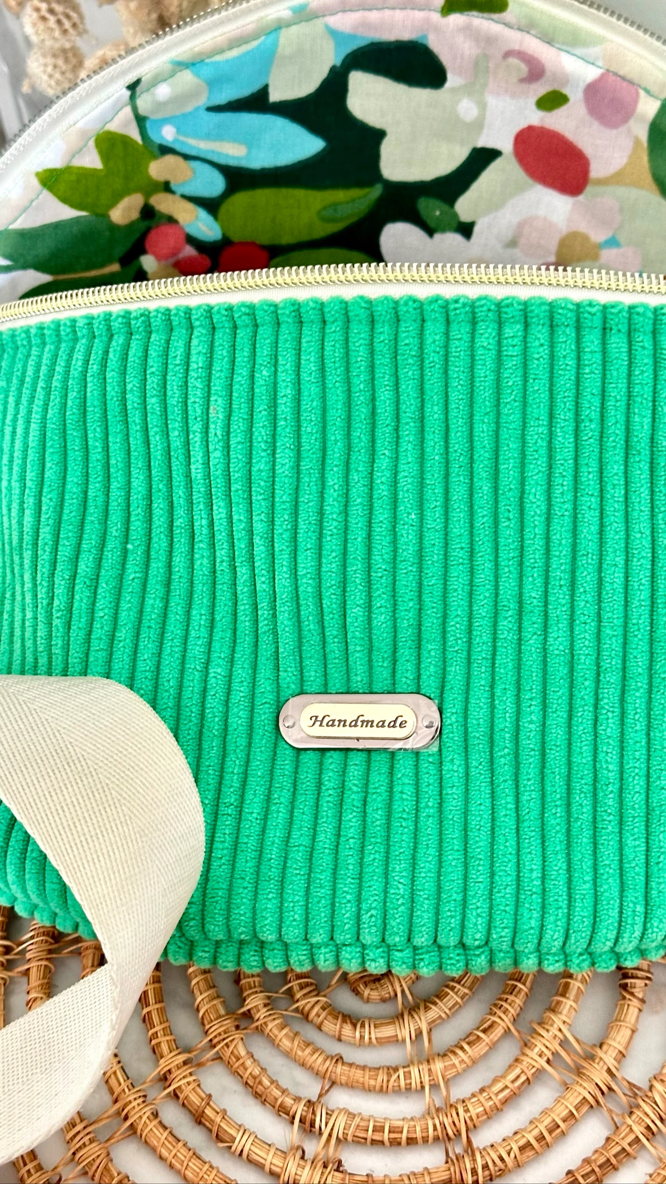 Bolsa transversal de veludo verde prado – photo 4